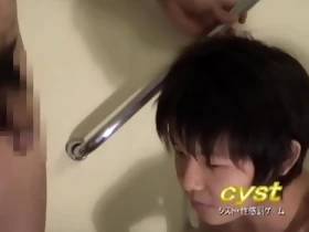 18-year-old Shota's masturbation ejaculation. Even after he cums, he is tormented in his sensitive area, and his lips are smeared with his own cum.