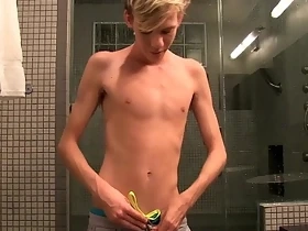 Cute blonde twink Tyler Thayer is up for a solo jack off